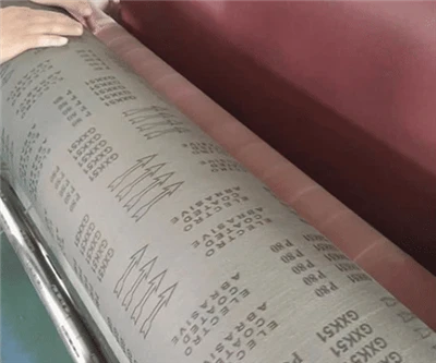 Какой вклад вносит задний базовый материал ROLL GXK51 в его гибкость и долгов...